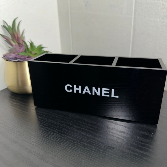 Makeup Brush Holder - Picture 1 of 2